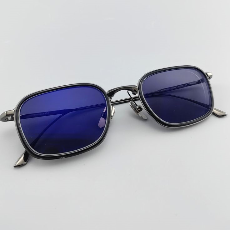 The Glasses That Adjust So Your Eyes Don't Have To